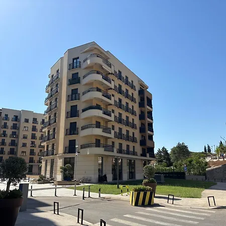 Normal Company Ljubovic Hill Homes 公寓